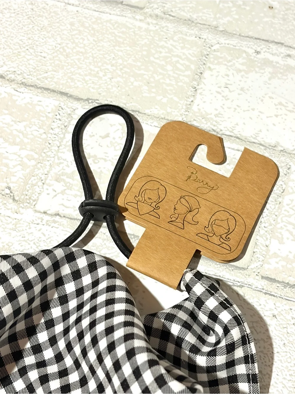 Berry Brand Black & White Gingham Bandana Face Mask with Adjustable Tie NEW